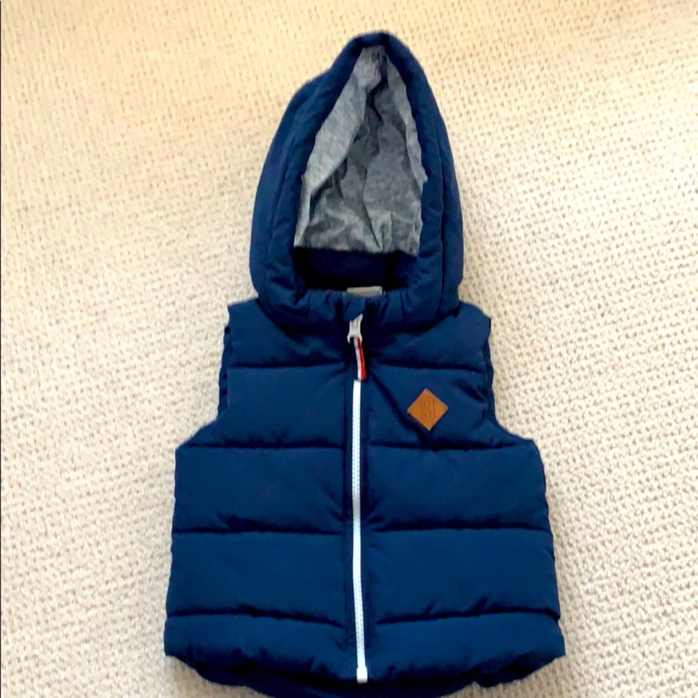 H&M Navy Puffer Vest w/hoodie. Sz 6-9mths